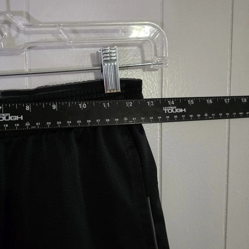 Under‎ Armour Boys Small HeatGear Loose Fit Athletic Shorts Black S Pockets